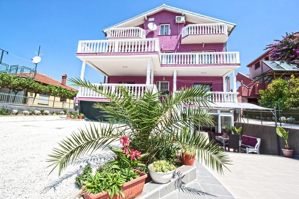 Apartments Villa Excellente Belvedere Pula 0*,  Kroatien